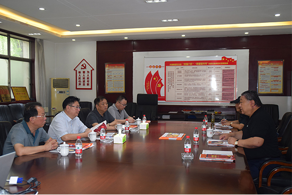 臨汾市市場監(jiān)督管理局局長、非公企業(yè)黨委書記張東紅<br>在科海集團調(diào)研非公黨建工作